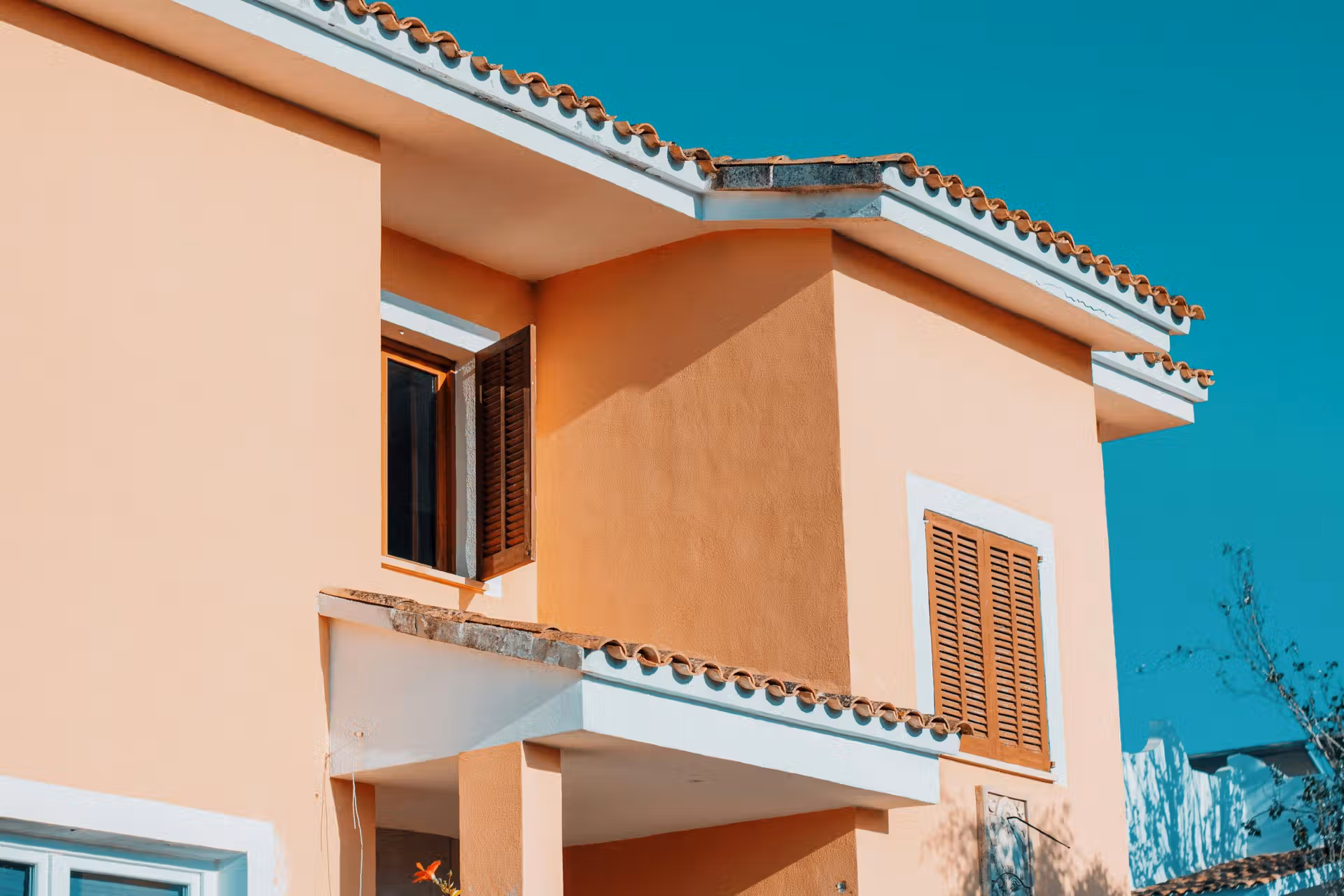beige Exterior façade painting in beige and terracotta tones