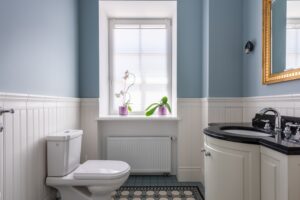 Bathroom walls painted in clean white